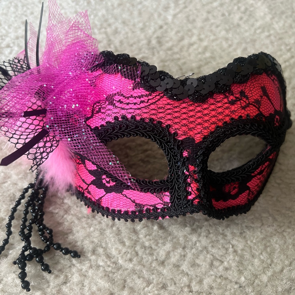 NWOT Masquerade mask - pink and black - never worn